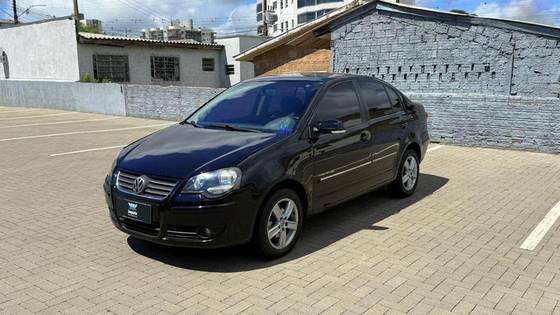 VOLKSWAGEN POLO SEDAN 1.6 8V GASOLINA 4P MANUAL